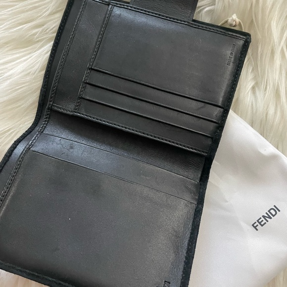 Sold on instagram Fendi wallet 💯 authentic - Picture 4 of 7